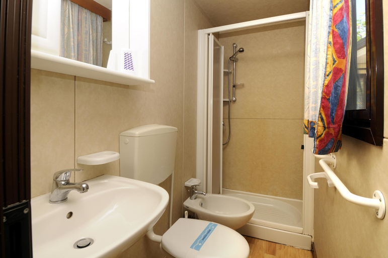 Bathroom, International Camping Torre Cerrano, Teramo