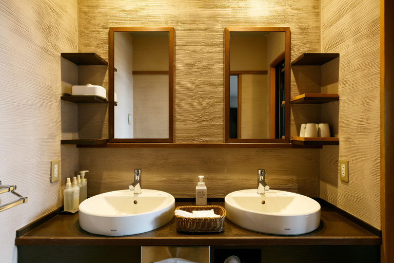 Bathroom 5, Rurikoh, Kaga
