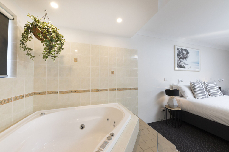 Bathroom 5, Hotel Forster, Great Lakes