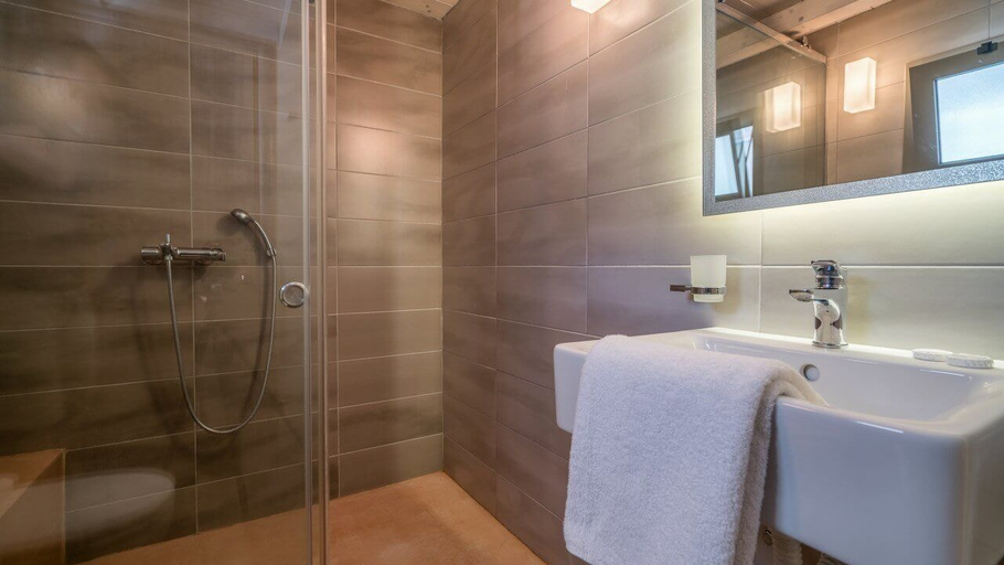 Bathroom 5, Fiore Beach Studios, Ionian Islands