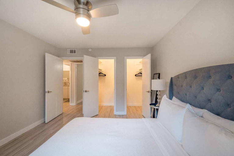 Bedroom 4, Stylish 2BR Near UT Hyde Park Evonify, Travis
