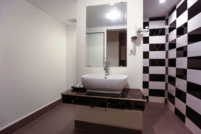 Bathroom 4, G&Z Urban Hotel, Siem Reap