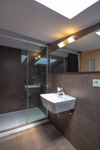 Bathroom 4, Solon - Deluxe City Center Apartment, Attica
