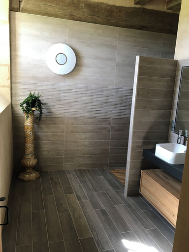 Bathroom 4, Les Trois-Moutiers, Vienne