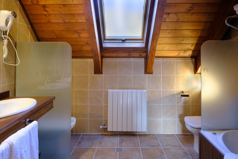 Bathroom 5, Snö Aragon Hills, Huesca