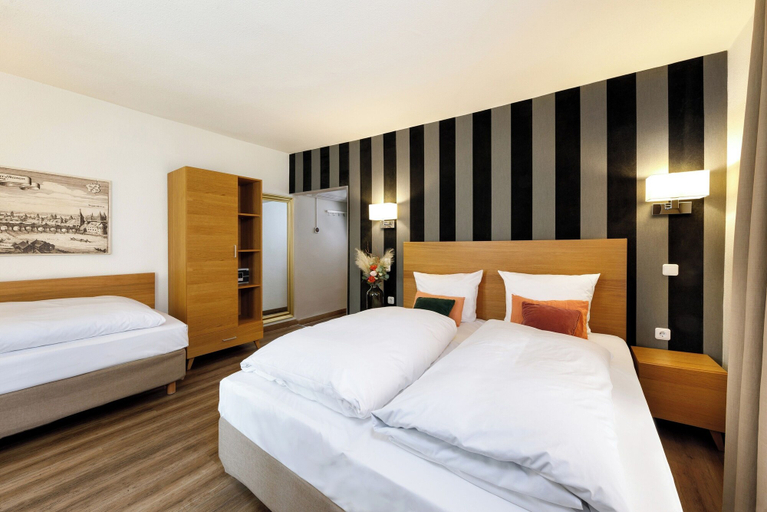 Bedroom 3, Hotel Am Peterstor, Regensburg