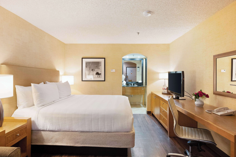 Bedroom 3, Best Western Plus Las Brisas Hotel, Riverside