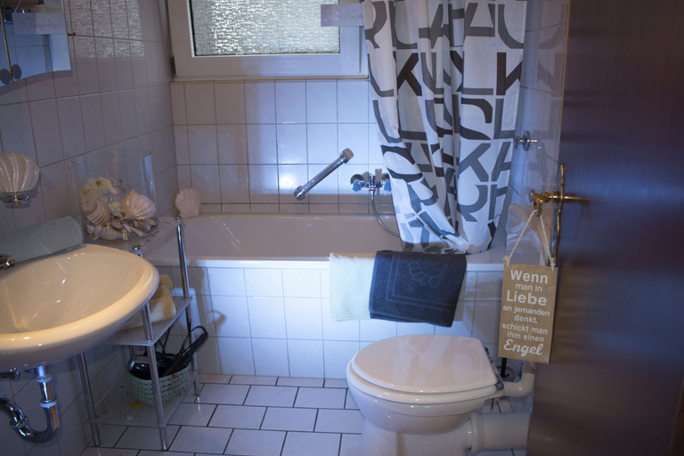 Bathroom 4, Gästewohnung Mönchengladbach, Mönchengladbach