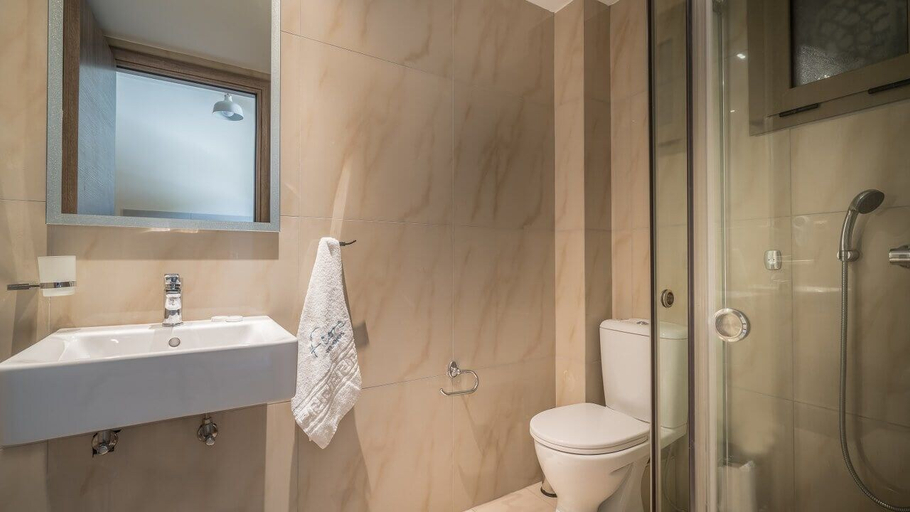 Bathroom 5, Fiore Beach Studios, Ionian Islands