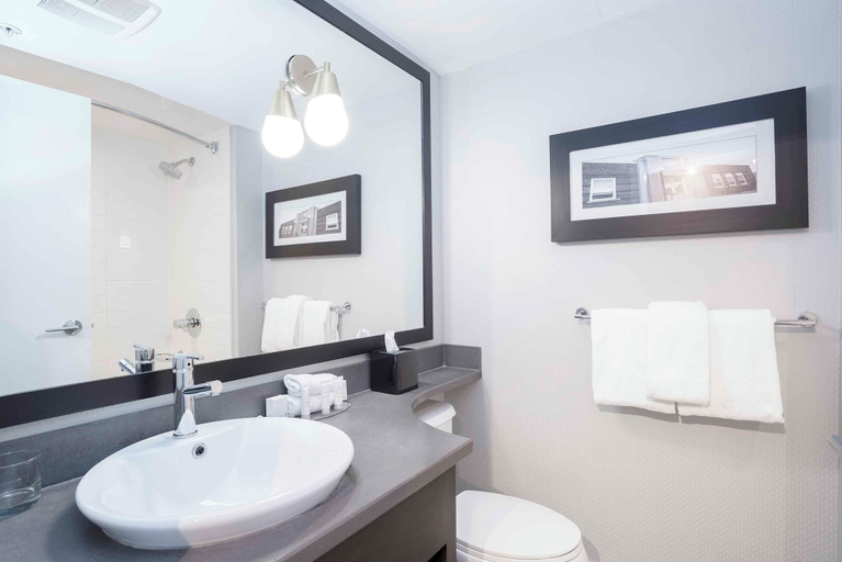 Bathroom 4, Sandman Signature Prince George Hotel, Fraser-Fort George