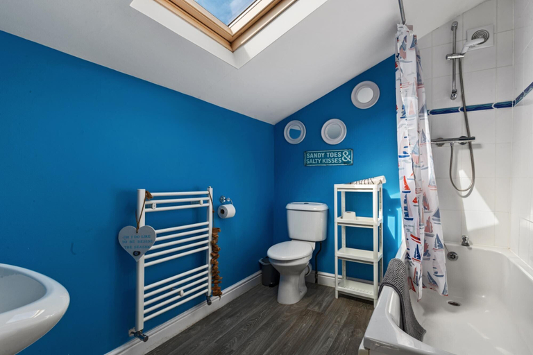 Bathroom, Ocean Cottage - Walk to Beach Countryside Views, Pembrokeshire