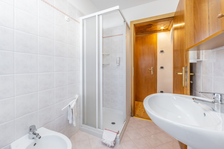 Bathroom 3, Rifugio Cereda, Trento