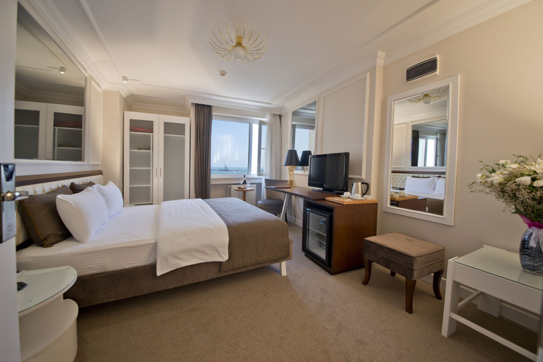 Bedroom 4, North Point Hotel, Merkez