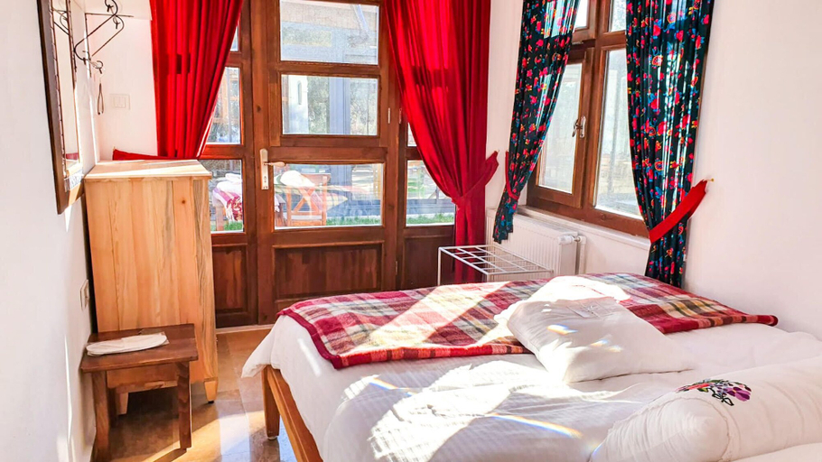 Bedroom 2, Yiva Kazdaglari, Edremit