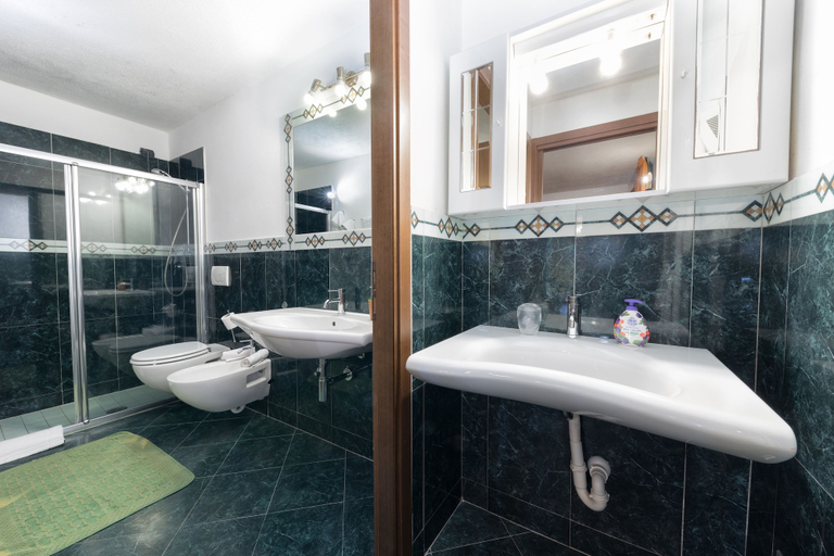 Bathroom 4, Residence Gardasee Apartments with Lake View, Verona