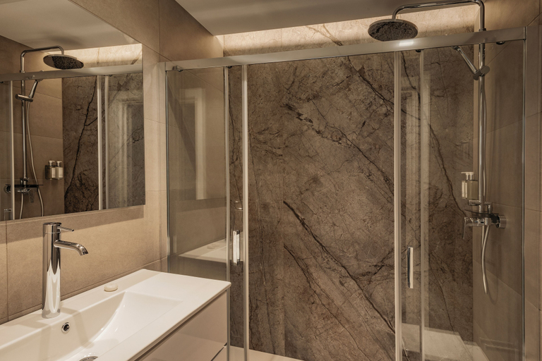 Bathroom 4, Europa Apartments, Barcelona