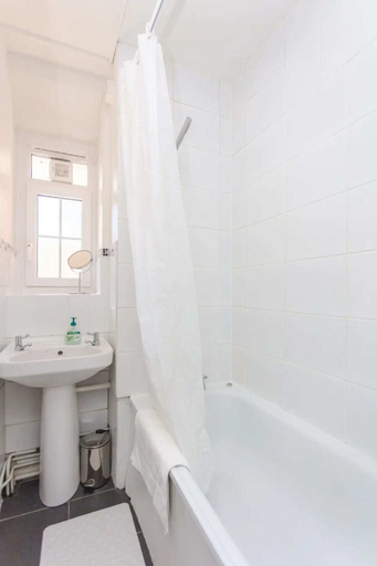 Others 2, Fabulous 2 Bedroom Apartment in London Bridge, London