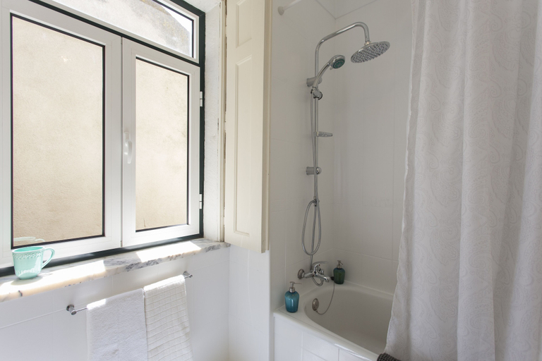 Bathroom 4, Spacious Alfama Duplex, By TimeCooler, Lisbon