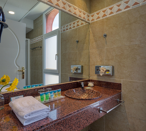 Bathroom 4, Playacalida Hotel, Granada