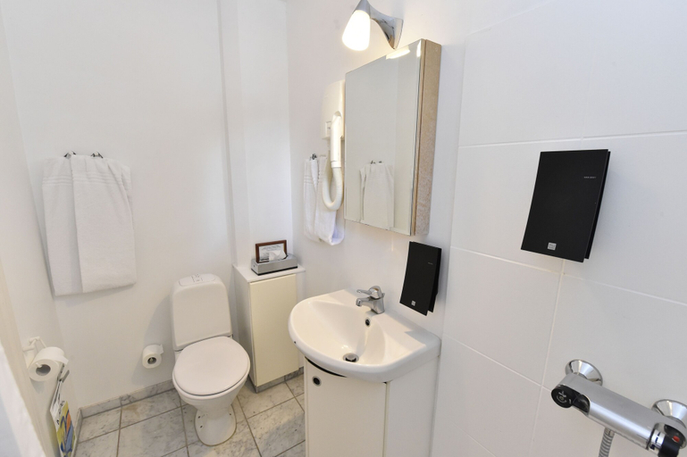 Bathroom 4, Hotel Amerika, Mariagerfjord
