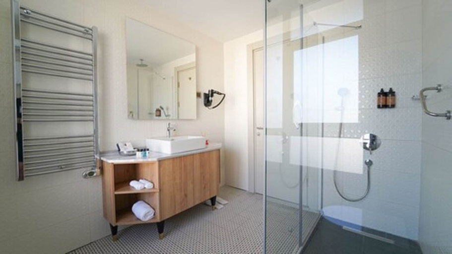 Bathroom 5, Grand Sirkeci Hotel, Fatih