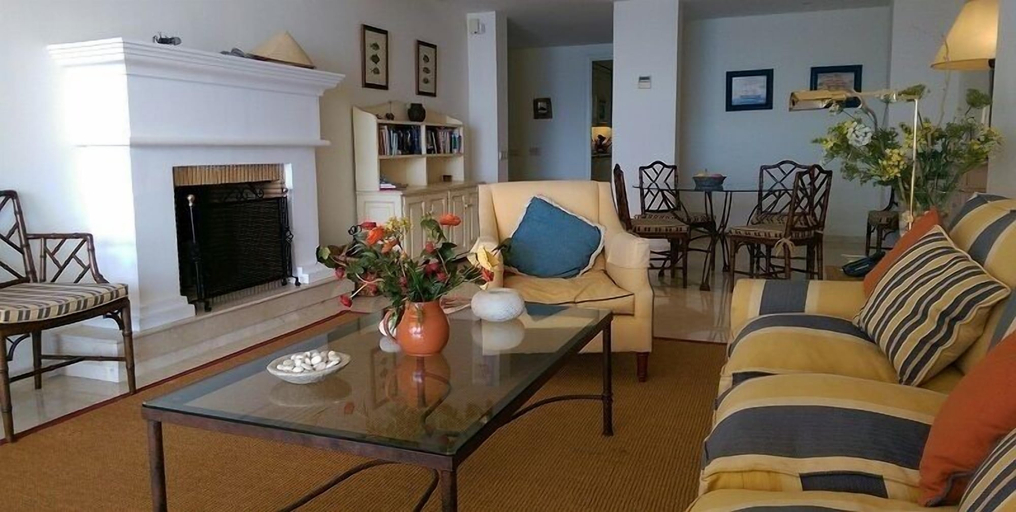 Others 4, Grand Front Line Location Apartment- Heated Pool, Málaga