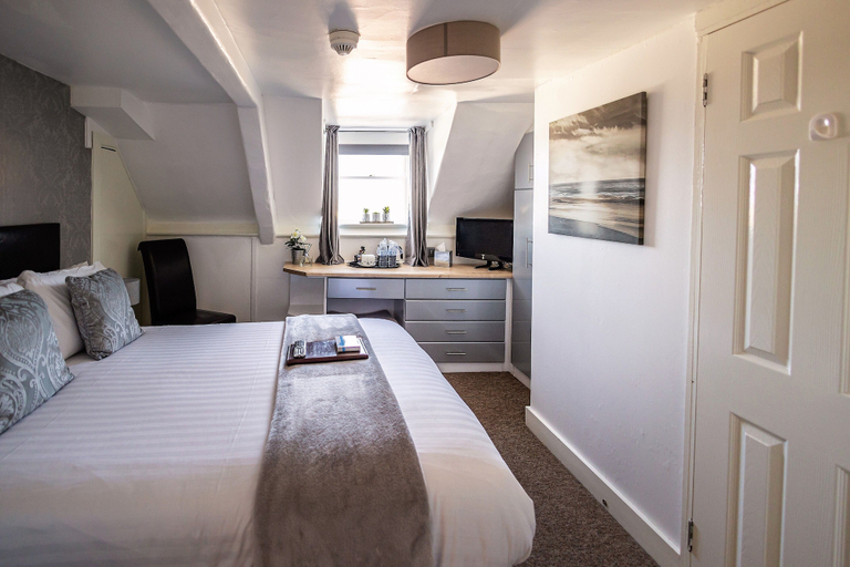 Bedroom 2, The Cumberland, Dorset