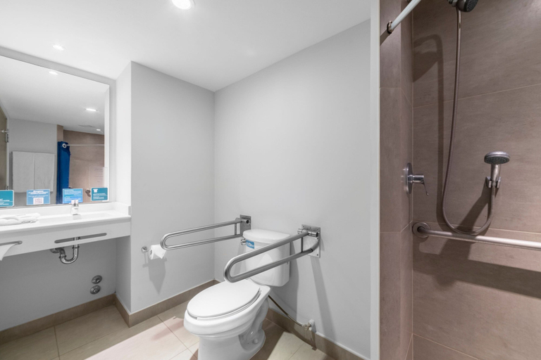 Bathroom 3, City Express Junior by Marriott Merida Altabrisa, Mérida