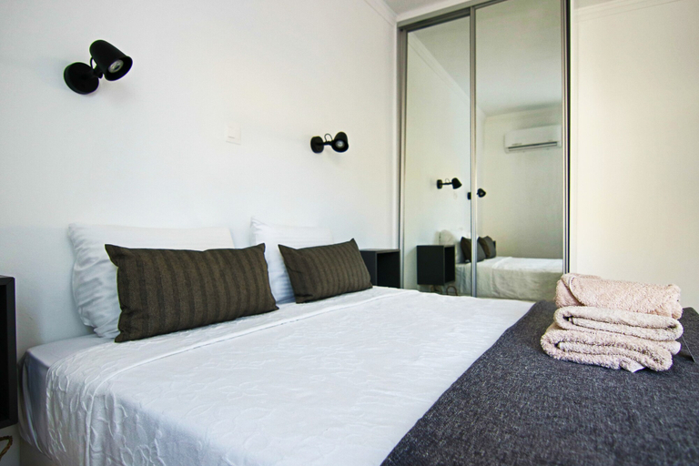 Bedroom 2, Phaedrus Living: Seaside Modern Flat Lighthouse 63