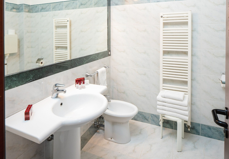 Bathroom 5, Hotel Stella, Rimini
