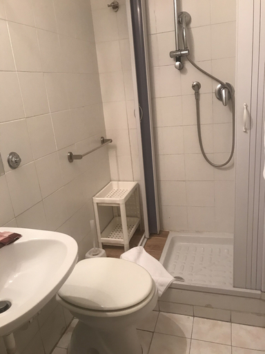 Bathroom 5, Hotel Lodi, Roma