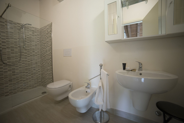 Bathroom 5, Villa Franca in Franciacorta, Brescia