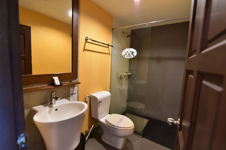 Bathroom 4, Wungnoy Hotel, Hat Yai