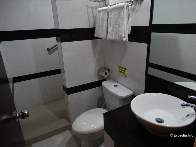 Bathroom 4, Silver Oaks Suite Hotel, Manila City