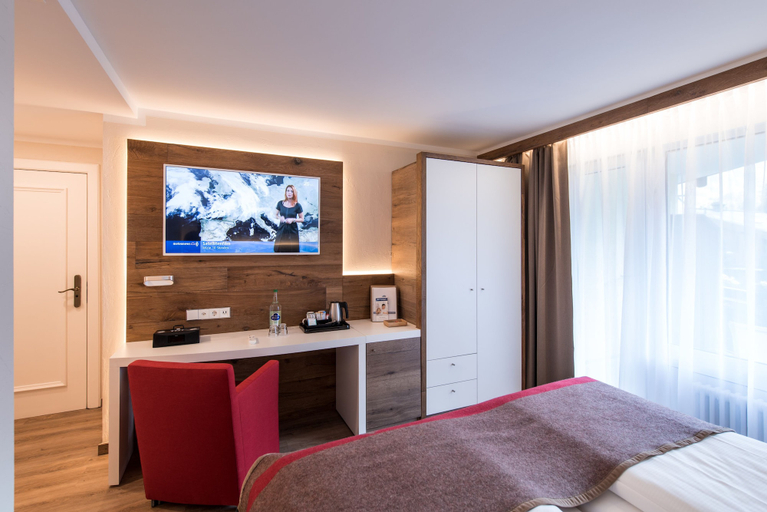 Bedroom 3, Hotel Butterfly, Visp