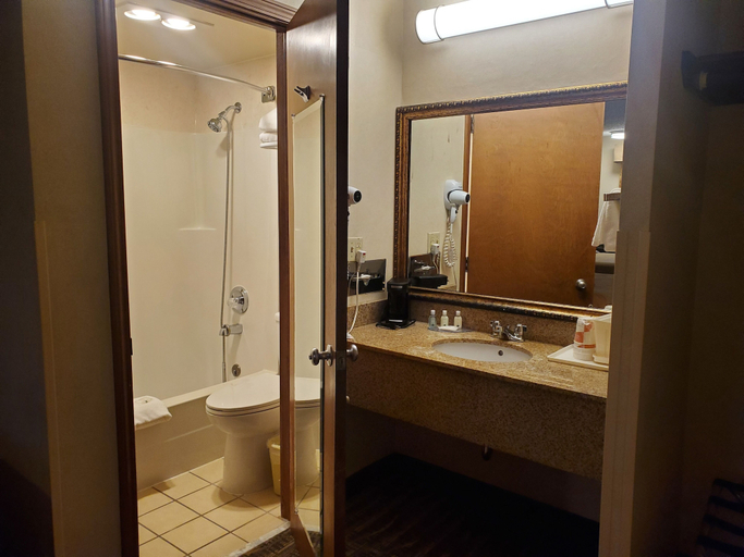 Bathroom 5, Quality Inn Mount Vernon, Skagit