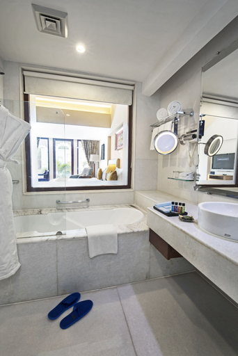 Bathroom 5, Radisson Blu Udaipur Palace Resort & Spa, Udaipur