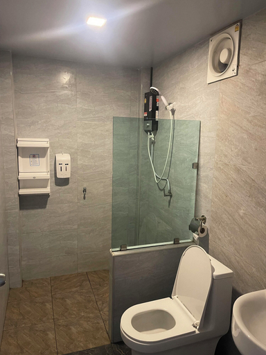 Bathroom 4, Pobruk Resort, Tha Bo