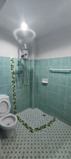 Bathroom 4, Travellers Rest Hotel, Pattaya