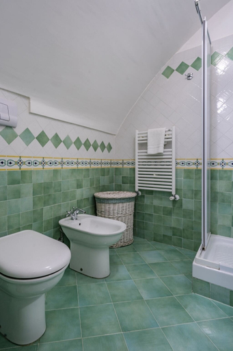 Bathroom 3, Domus Le Postali, Napoli
