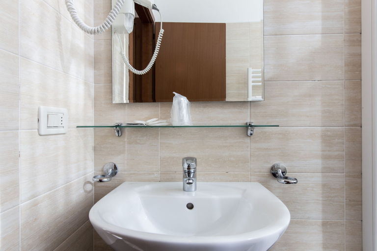Bathroom 5, Hotel Agli Artisti, Venezia