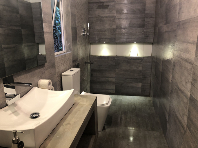 Bathroom 4, River Garden Resort, Imbulpe