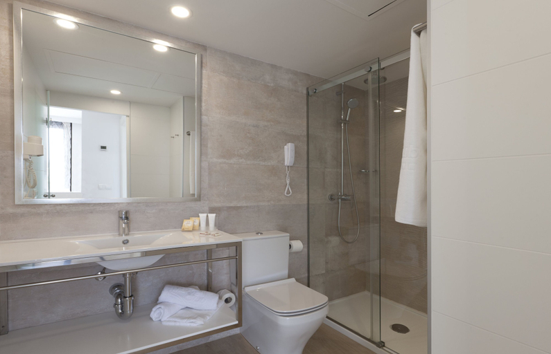 Bathroom 5, Marvell Club Aparthotel, Baleares