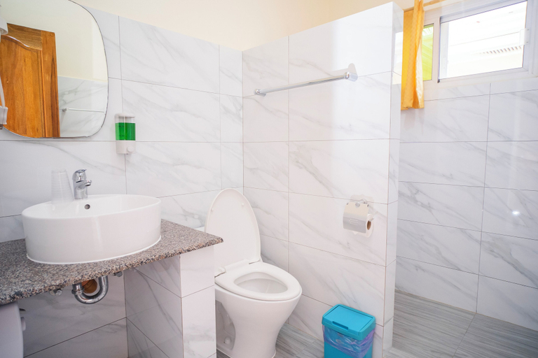 Bathroom 5, Alona Austria Resort, Panglao
