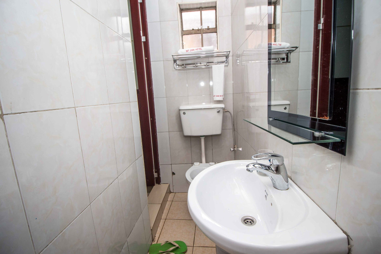 Bathroom 3, Mount Zion Hotel Annex, Kampala