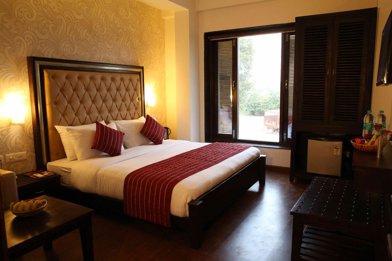 Bedroom 3, The Raj Vilas, Agra