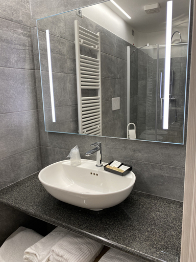 Bathroom 5, Hotel Rinaldo Apartments, Novara