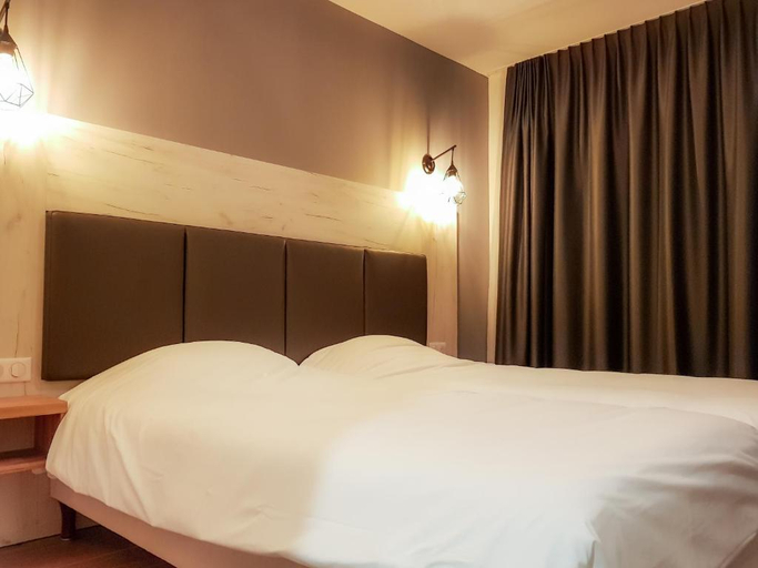 Bedroom 2, Logis Clermotel Hotel & Restaurant, Oise