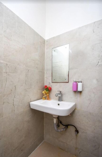 Bathroom 4, Hotel Kiaan Inn, Haora