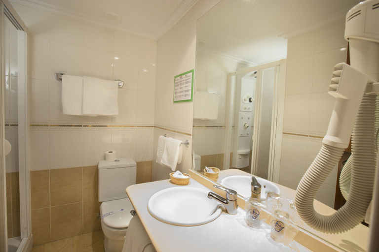 Bathroom 5, Hotel Reyes Catolicos, Salamanca